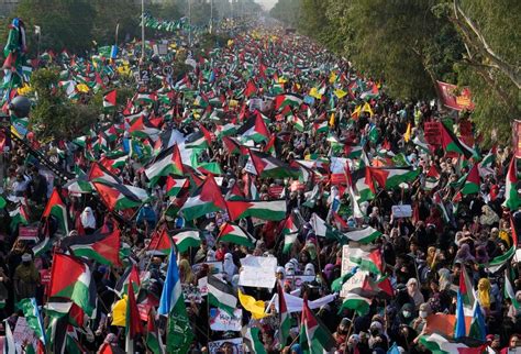 Tens of thousands of religious party supporters rally in Pakistan against Israel’s bombing in Gaza